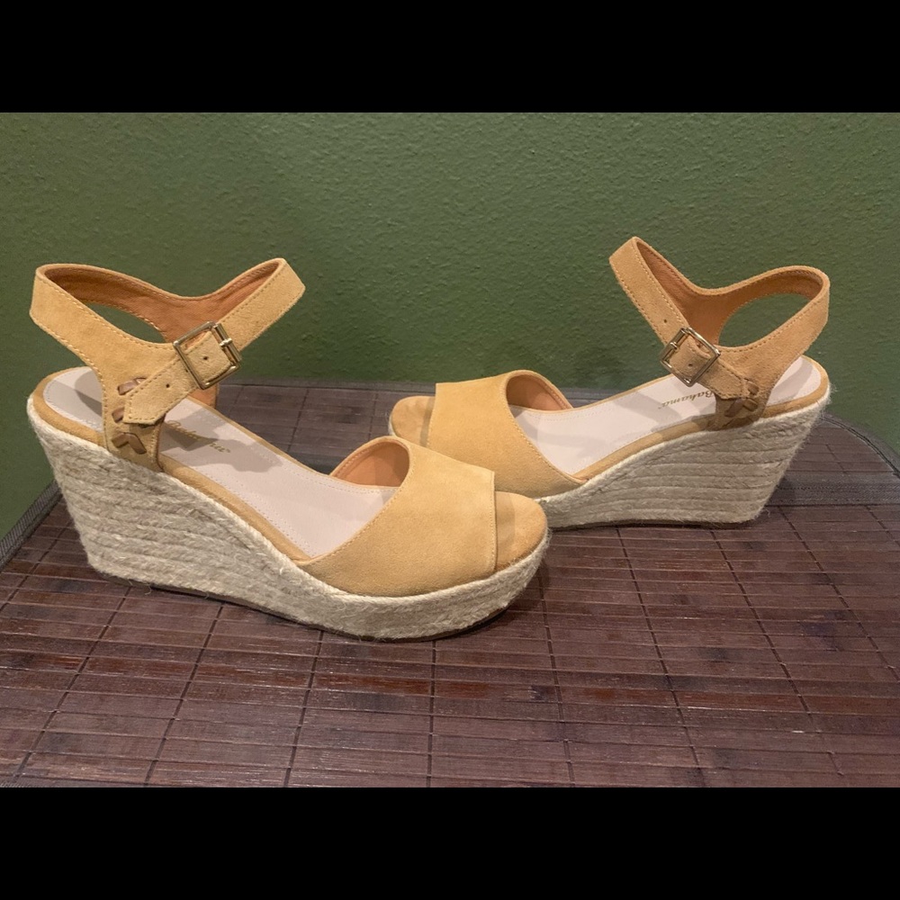 Tommy Bahama wedge sandal